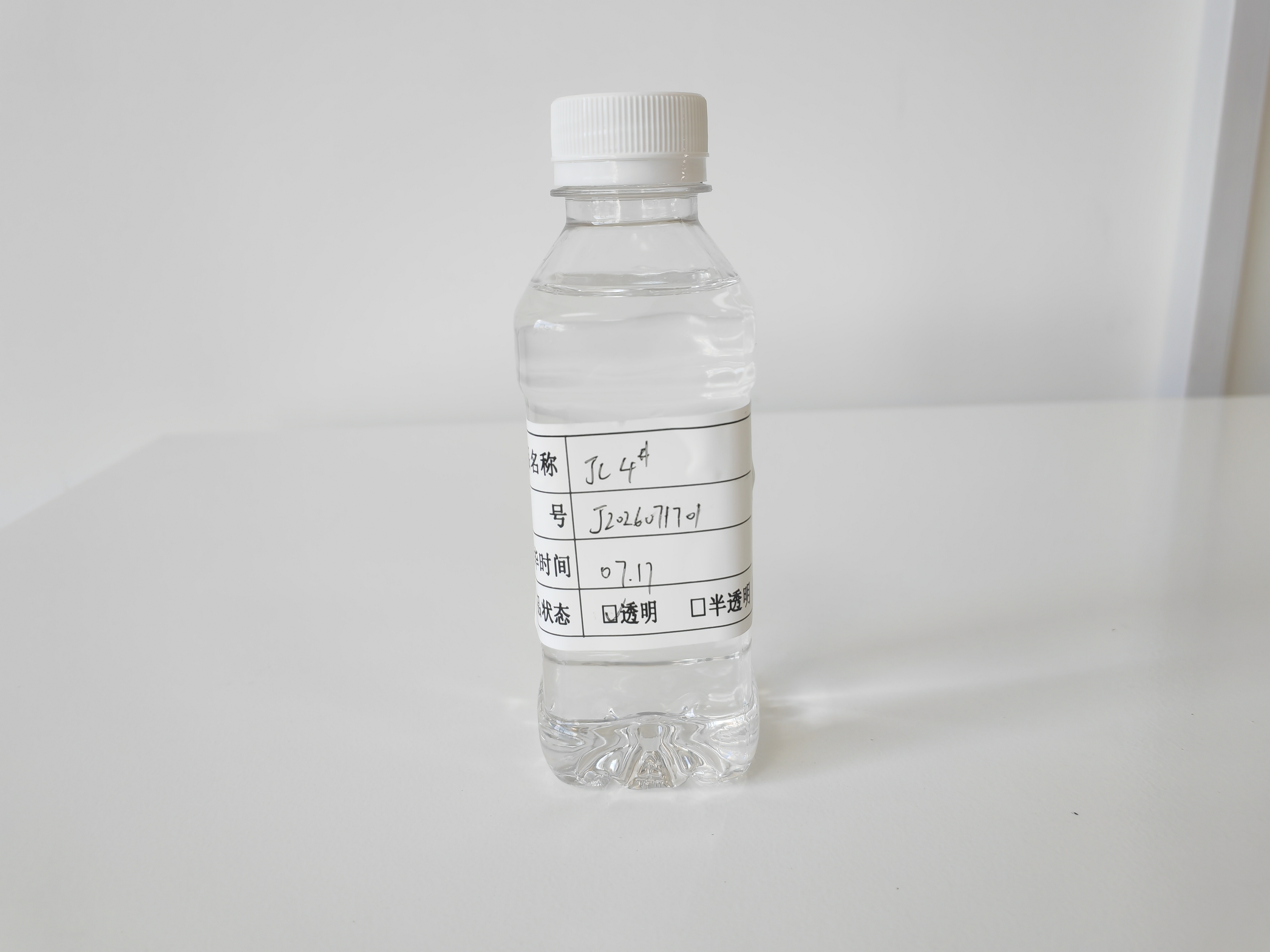 Aceite mineral blanco 4# Aceite base blanco puro de grado industrial para uso cosm&eacute;tico e industrial